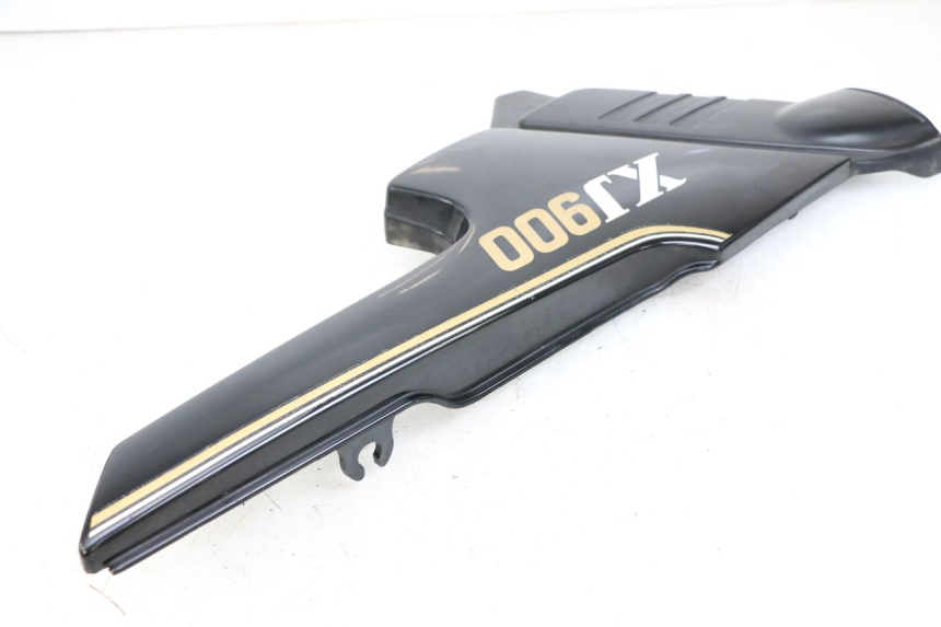 photo de LEFT UNDERSEAT PANEL YAMAHA XJ F 900 (1983 - 1994) - Technical close-up