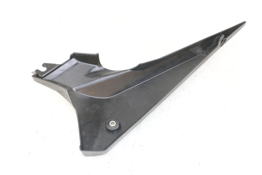 photo de LEFT UNDERSEAT PANEL YAMAHA XJ6 ABS 600 (2008 - 2016) - Zoom on usage condition
