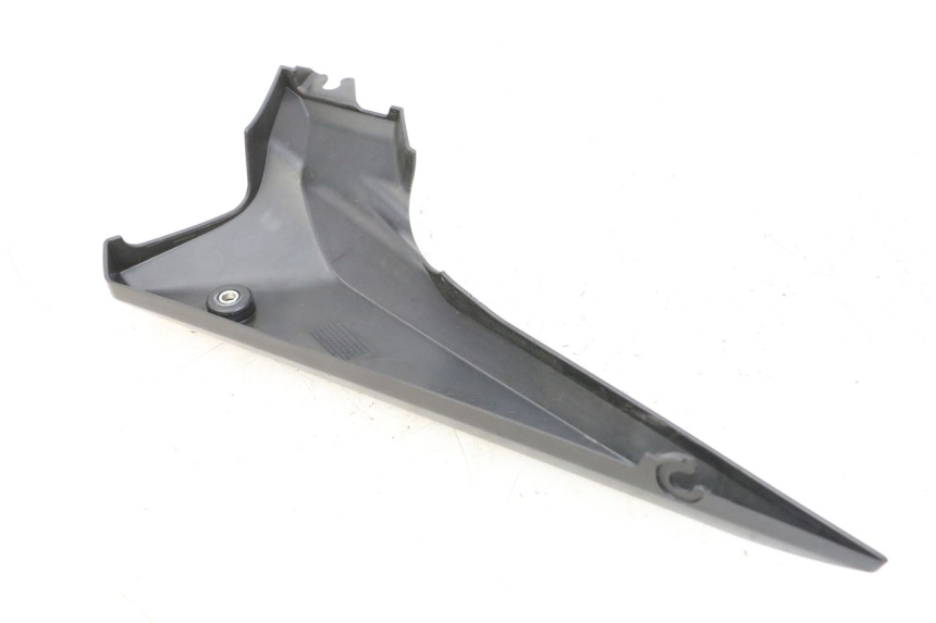 photo de LEFT UNDERSEAT PANEL YAMAHA XJ6 ABS 600 (2008 - 2016) - Zoom on usage condition