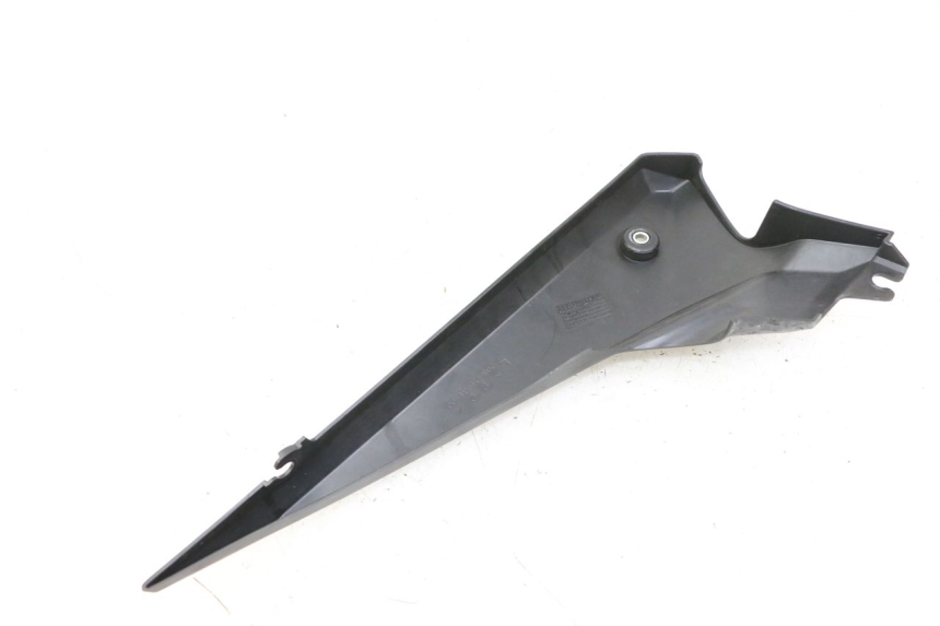 photo de LEFT UNDERSEAT PANEL YAMAHA XJ6 ABS 600 (2008 - 2016) - Alternative perspective