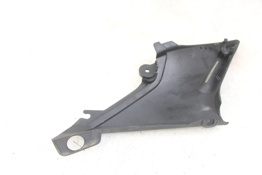 photo de LEFT UNDERSEAT PANEL YAMAHA XJN DIVERSION 600 (2000 - 2003) - Alternative perspective