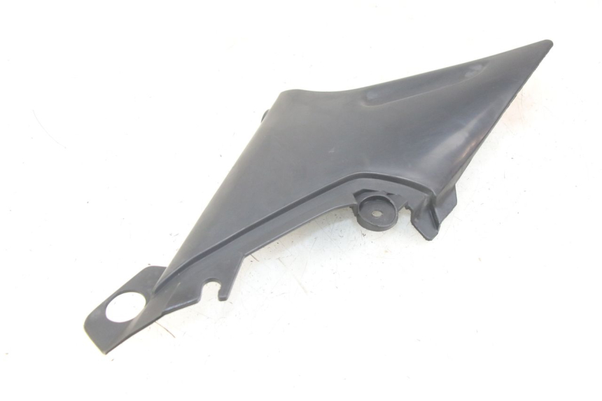 photo de LEFT UNDERSEAT PANEL YAMAHA XJN DIVERSION 600 (2000 - 2003) - Technical close-up