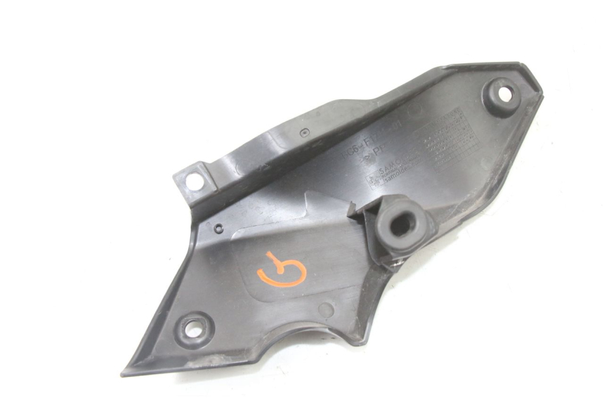 photo de LEFT UNDERSEAT PANEL YAMAHA TRACER 7 700 (2020 - 2024) - Zoom on usage condition