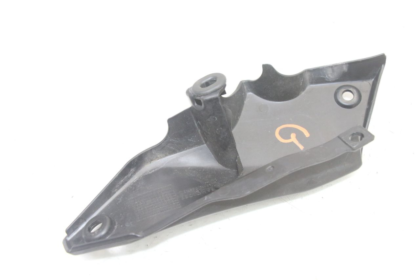 photo de LEFT UNDERSEAT PANEL YAMAHA TRACER 7 700 (2020 - 2024) - Alternative perspective
