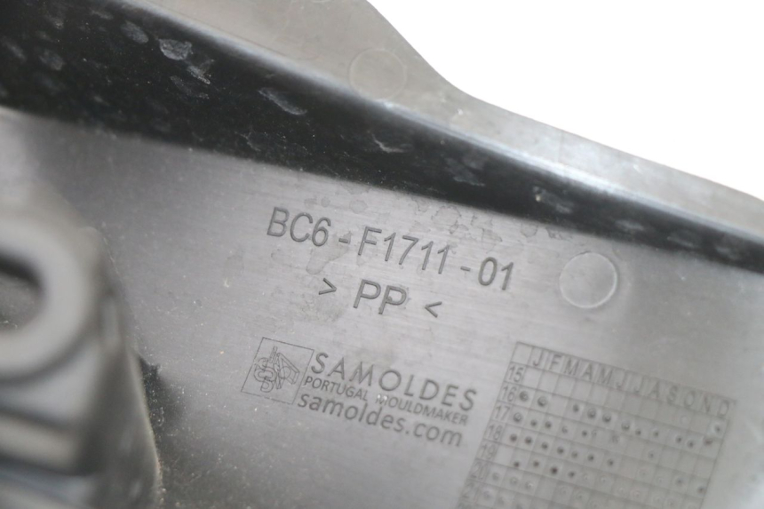 photo de LEFT UNDERSEAT PANEL YAMAHA TRACER 7 700 (2020 - 2024) - Technical close-up