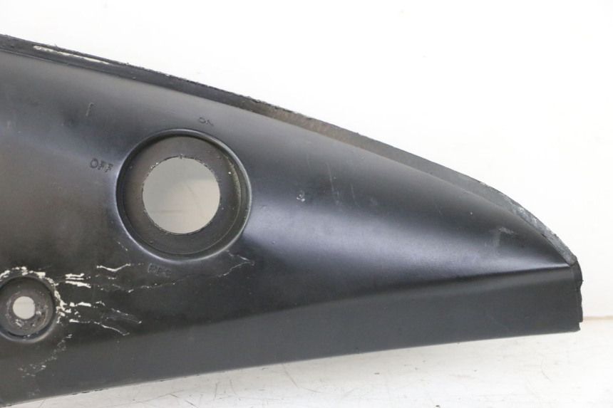 photo de LEFT UNDERSEAT PANEL YAMAHA TZR 50 (2008 - 2016) - Fixing points details