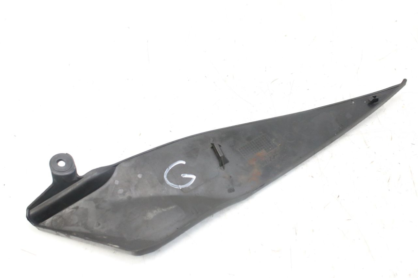 photo de LEFT UNDERSEAT COVER YAMAHA YZF R1 1000 (2007 - 2008) - Technical close-up