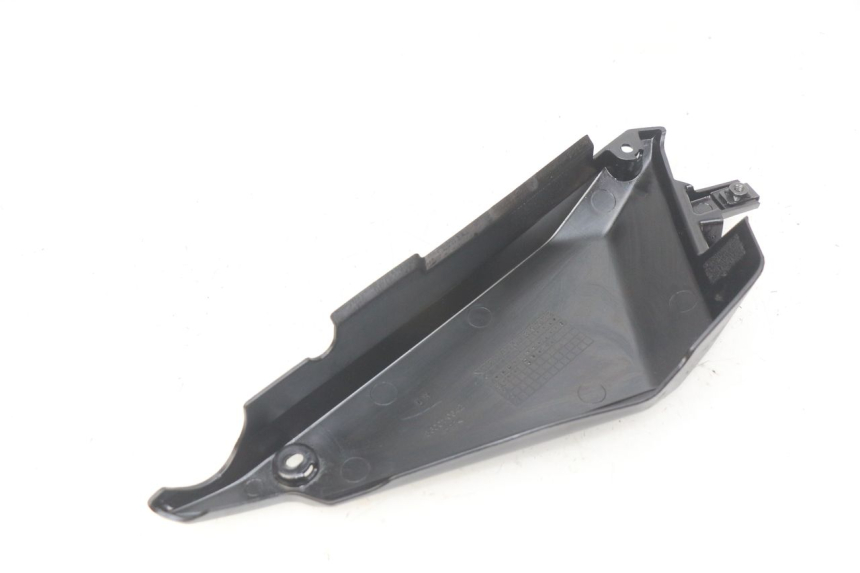 photo de LEFT UNDERSEAT COVER KAWASAKI Z 650 (2016 - 2019) - Zoom on usage condition