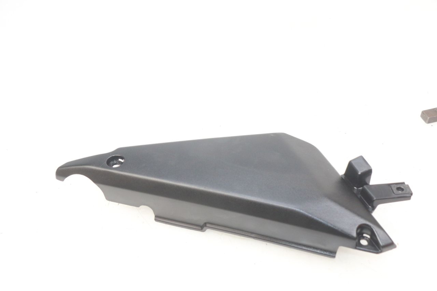 photo de LEFT UNDERSEAT COVER KAWASAKI Z 650 (2016 - 2019) - Technical close-up