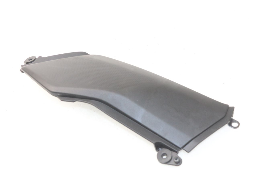 photo de LEFT UNDERSEAT PANEL KAWASAKI Z Z900 900 (2017 - 2019) - Alternative perspective