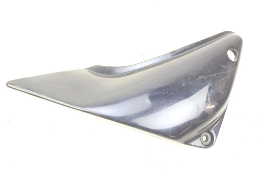 photo de LEFT UNDERSEAT COVER KAWASAKI ZEPHYR 1100 ( - 1995) - Alternative perspective
