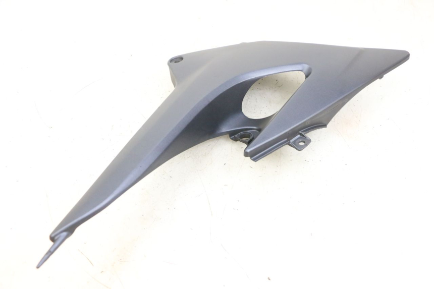 photo de LEFT UNDERSEAT PANEL KAWASAKI ZR 7 750 (1999 - 2004) - Fixing points details