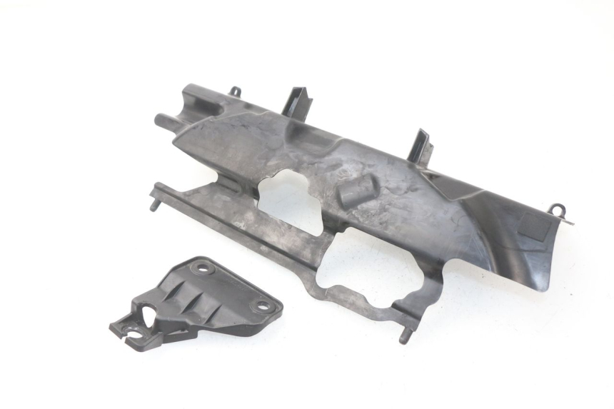 photo de UNDERSEAT PANEL SUZUKI GSX-R GSXR 750 (2011 - 2016) - Zoom on usage condition