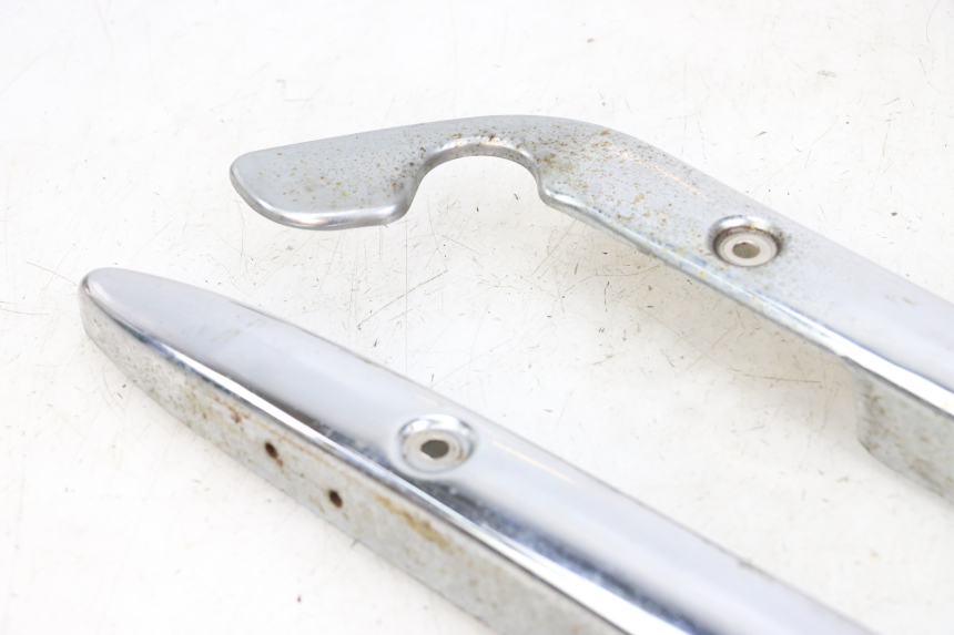 photo de UNDERSEAT PANEL SUZUKI GZ MARAUDER 125 (1998 - 2004) - Fixing points details