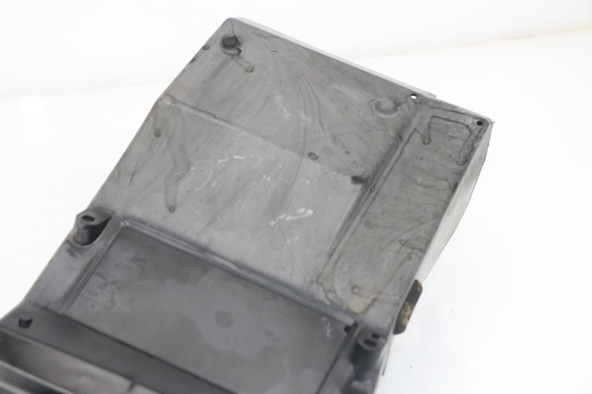 photo de UNDERSEAT COVER KAWASAKI Z 750 (2007 - 2013) - Zoom on usage condition