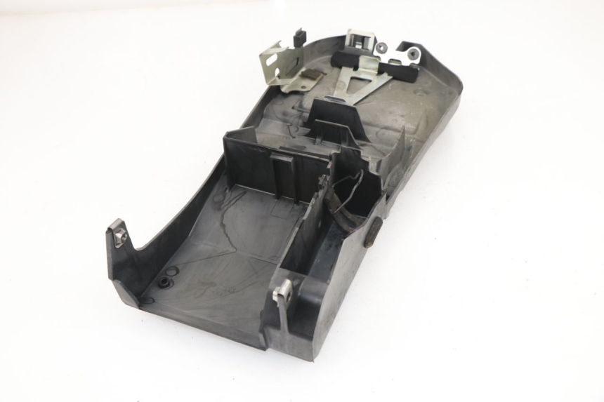 photo de UNDERSEAT COVER KAWASAKI Z 750 (2007 - 2013) - Fixing points details