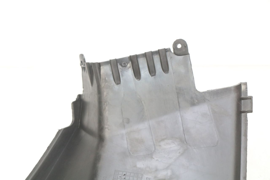 photo de UNDERSEAT COVER PEUGEOT KISBEE 4T 50 (2010 - 2017) - Surface and material condition