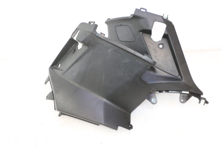 photo de UNDERSEAT PANEL PEUGEOT KISBEE 4T 50 (2023 - 2026) - Zoom on usage condition