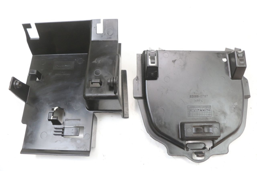 photo de UNDERSEAT PANEL KAWASAKI NINJA 400 (2018 - 2023) - Alternative perspective