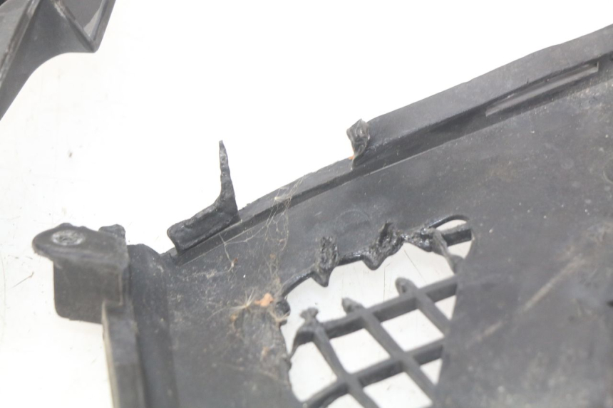 photo de UNDERSEAT COVER KYMCO PEOPLE 250 (2004 - 2008) - Zoom on usage condition