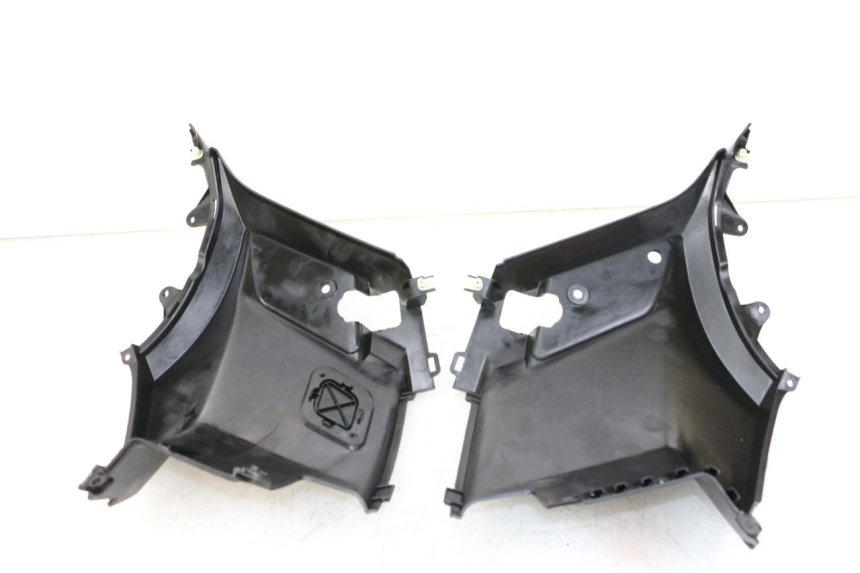 photo de UNDERSEAT COVER PEUGEOT KISBEE 4T 50 (2018 - 2022) - Zoom on usage condition