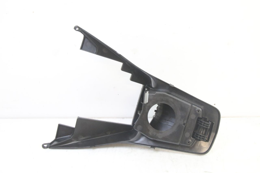 photo de UNDERSEAT PANEL PEUGEOT SATELIS 125 (2013 - 2018) - Fixing points details