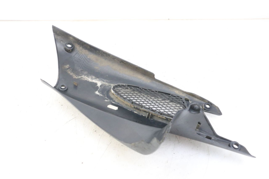 photo de UNDERSEAT COVER PEUGEOT SPEEDFIGHT 100 (1997 - 2007) - Fixing points details