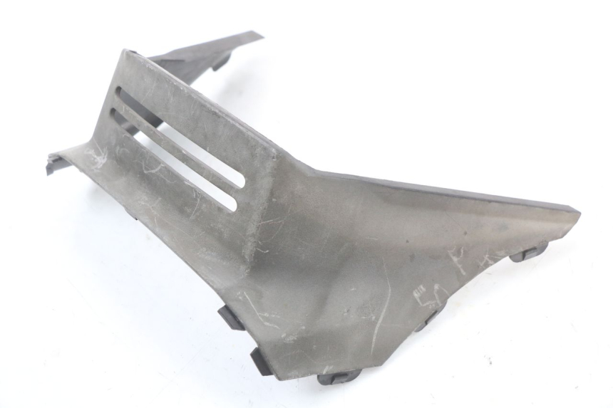 photo de UNDERSEAT COVER SUZUKI UH BURGMAN 125 (2002 - 2006) - Zoom on usage condition