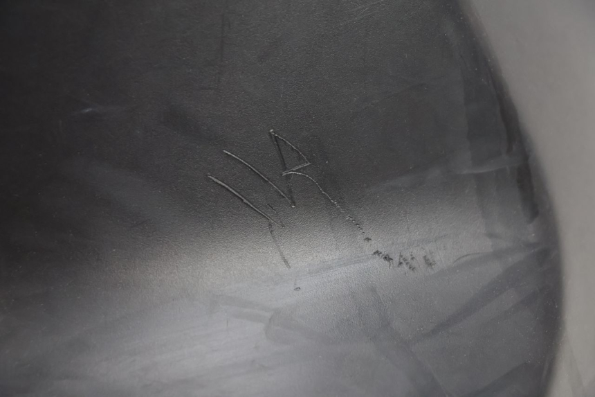 photo de UNDERSEAT COVER PEUGEOT VIVACITY 50 (2004 - 2009) - Zoom on usage condition