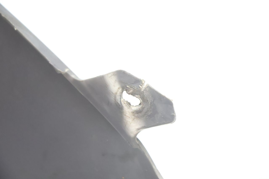 photo de UNDERSEAT PANEL PEUGEOT VIVACITY 100 (1999 - 2008) - Fixing points details