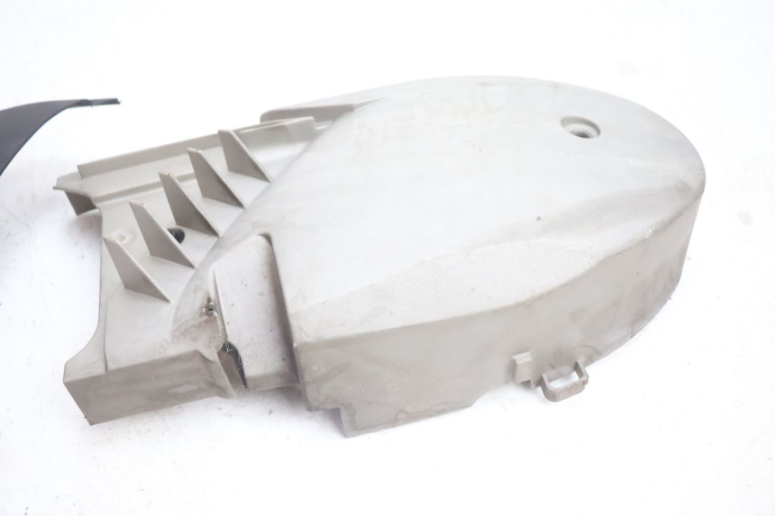 photo de TRANSMISSION COVER YAMAHA YP MAJESTY 125 (2002 - 2006) - Alternative perspective