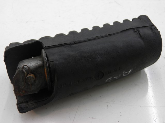 photo de REAR RIGHT FOOTREST APRILIA LEONARDO ST 250 (2002 - 2005) - Alternative perspective