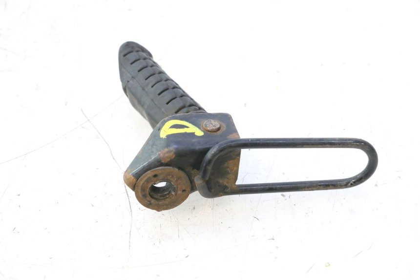 photo de REAR RIGHT FOOTREST HONDA CB TWO FIFTY 250 (1991 - 2002) - Zoom on usage condition