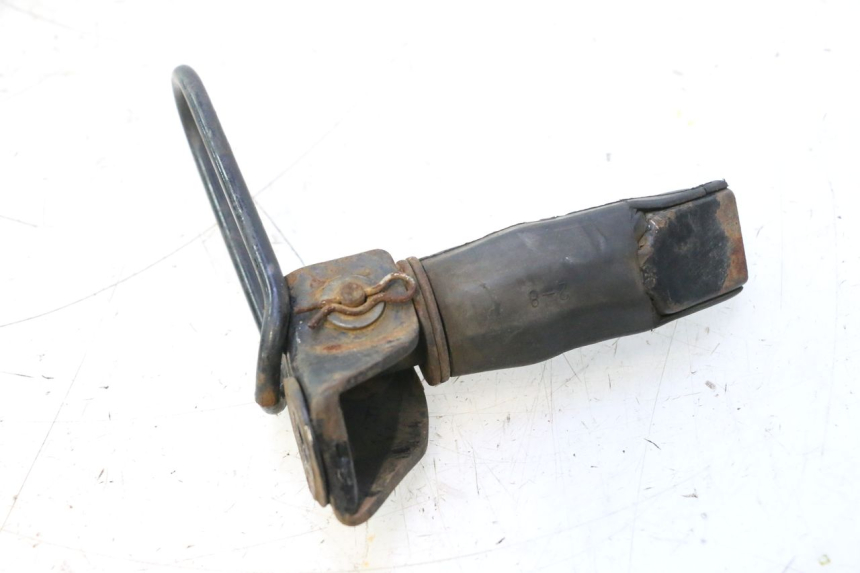 photo de REAR RIGHT FOOTREST HONDA CB TWO FIFTY 250 (1991 - 2002) - Technical close-up