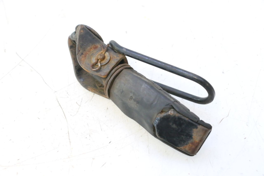 photo de REAR RIGHT FOOTREST HONDA CB TWO FIFTY 250 (1991 - 2002) - Fixing points details
