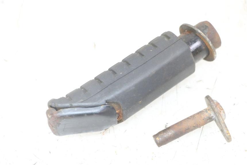 photo de REAR RIGHT FOOTREST HONDA CBF 500 (2004 - 2007) - Alternative perspective