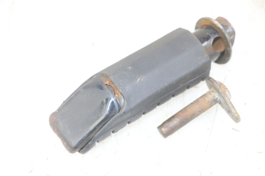 photo de REAR RIGHT FOOTREST HONDA CBF 500 (2004 - 2007) - Technical close-up