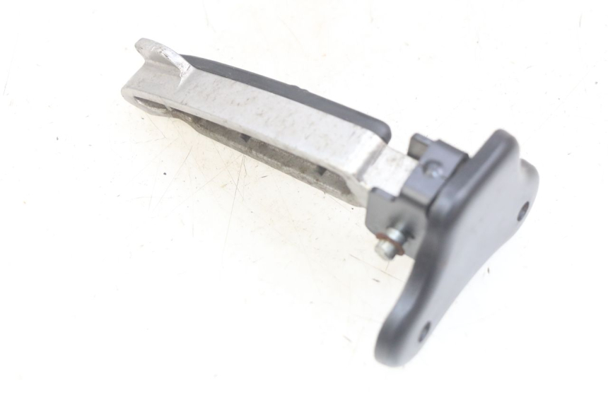 photo de RIGHT REAR FOOTREST PEUGEOT DJANGO 4T 50 (2014 - 2019) - Zoom on usage condition