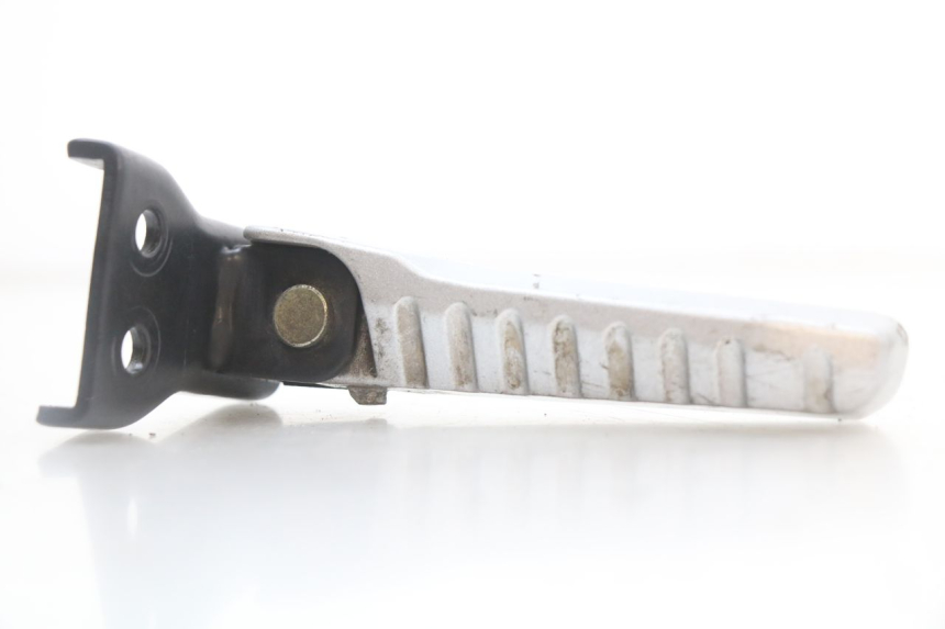 photo de REAR RIGHT FOOTREST LONGJIA EASY MAX 125 (2020 - 2024) - Zoom on usage condition