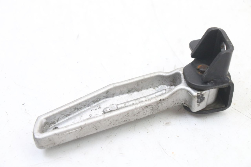 photo de REAR RIGHT FOOTREST SYM FIDDLE 3 III 125 (2014 - 2020) - Technical close-up