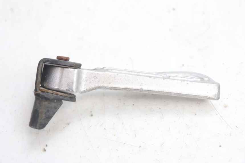 photo de REAR RIGHT FOOTREST SYM FIDDLE 3 III 50 (2014 - 2020) - Alternative perspective