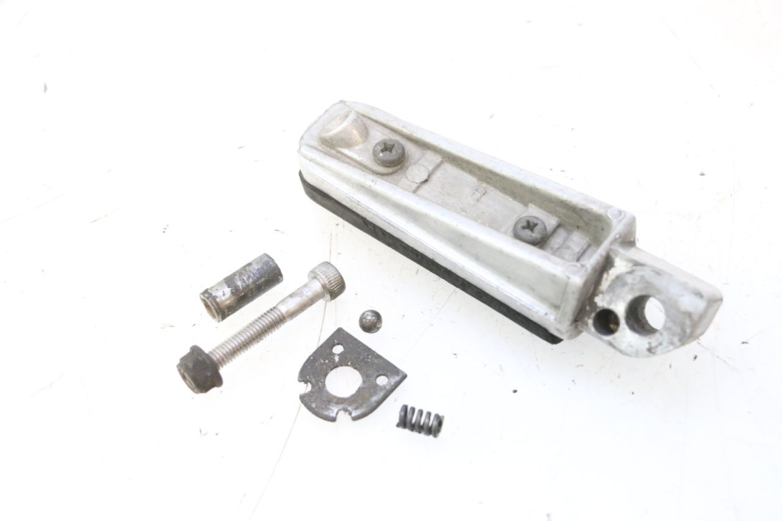 photo de REAR RIGHT FOOTREST YAMAHA FJR 1300 (2001 - 2005) - Alternative perspective