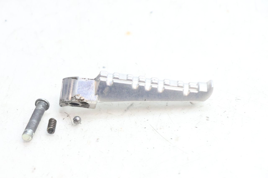 photo de REAR RIGHT FOOTREST YAMAHA FZ8 800 (2010 - 2016) - Component detail