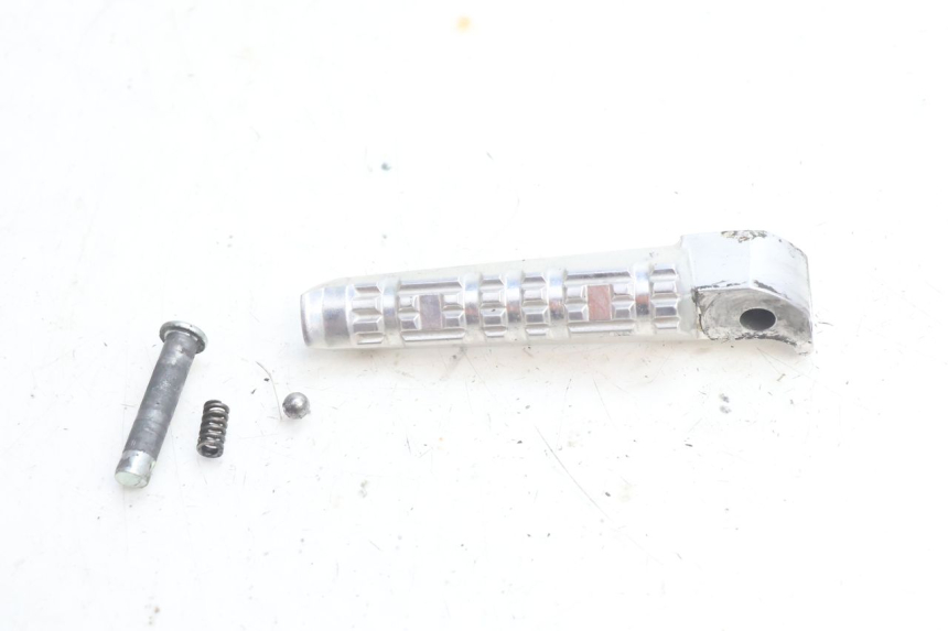 photo de REAR RIGHT FOOTREST YAMAHA FZ8 800 (2010 - 2016) - Zoom on usage condition