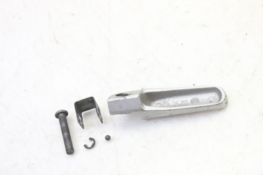 photo de REAR RIGHT FOOTREST BMW G310 R 310 (2016 - 2020) - Technical close-up