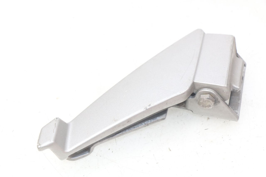 photo de RIGHT REAR FOOTREST PEUGEOT GEOPOLIS 400 (2007 - 2013) - Zoom on usage condition