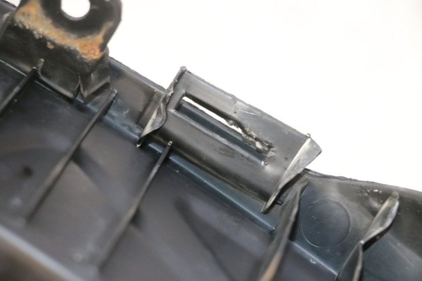 photo de REAR RIGHT FOOTREST KYMCO GRAND DINK 125 (2008 - 2014) - Alternative perspective