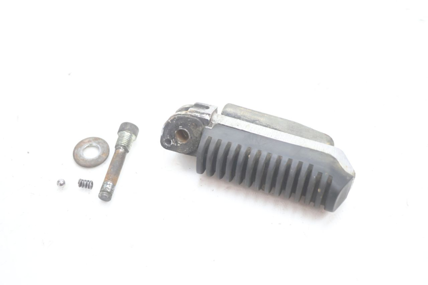 photo de REAR RIGHT FOOTREST SUZUKI GSF N BANDIT 1200 (2001 - 2005) - Zoom on usage condition