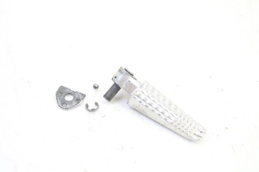 photo de REAR RIGHT FOOTREST SUZUKI GSR 750 (2011 - 2017) - Main view