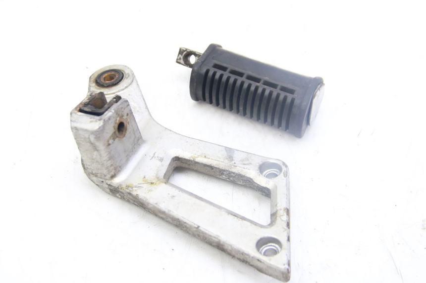 photo de RIGHT REAR FOOTREST SUZUKI GSX-F GSX  F 1100 (1988 - 1994) - Component detail